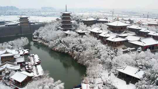 航拍襄阳唐城景区雪景，唐城影视基地雪景