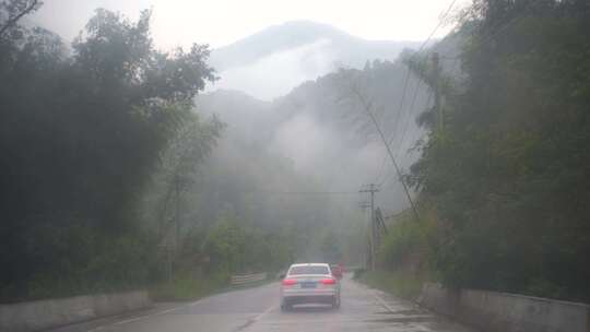 开车行驶乡村山路森林公路道路驾驶第一视角