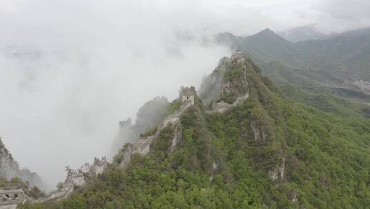 北京箭扣长城云海飘绕美景