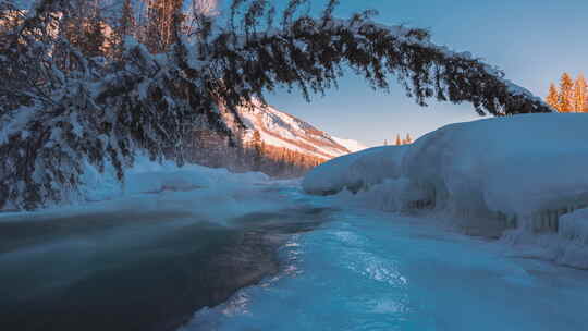 新疆阿勒泰喀纳斯禾木河冬季日落延时风光