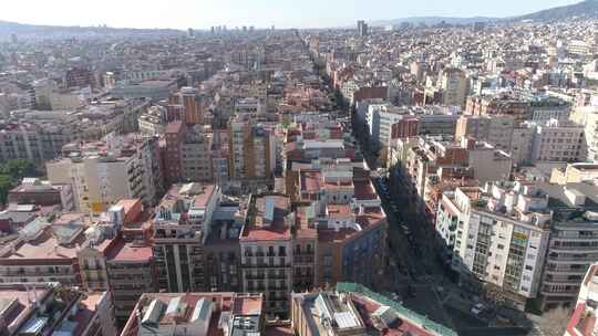 西班牙巴塞罗那典型建筑的鸟瞰图。