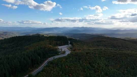 美丽山脉的全景