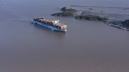 【4K】上海洋山深水港巨轮航拍