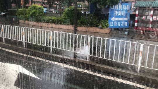 雨后的城市景观