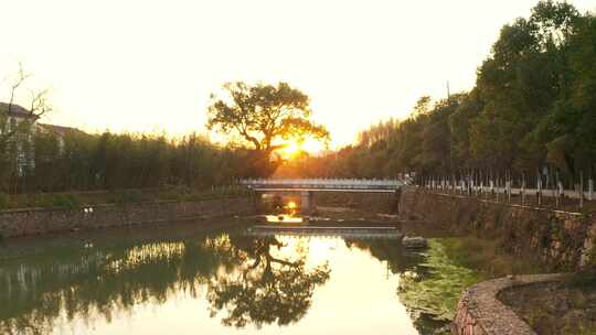 夕阳下小桥流水