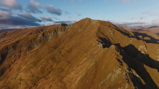 新西兰南岛Roys Peak山顶航拍 山川湖泊