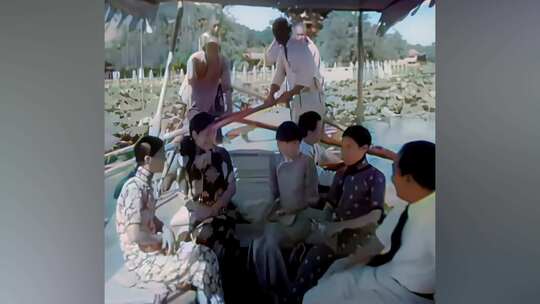 1930上海美女坐在船上视频素材模板下载