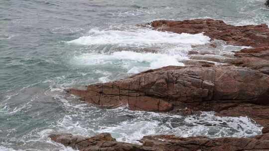 深圳海岸线-大梅沙礁石风起浪涌