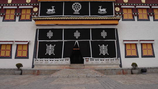 松赞林寺建筑