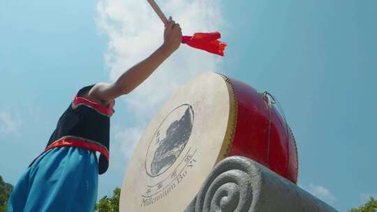 民族文化苗寨 击鼓 吹长号 古村寨 布依族