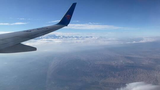 飞机窗口看云景