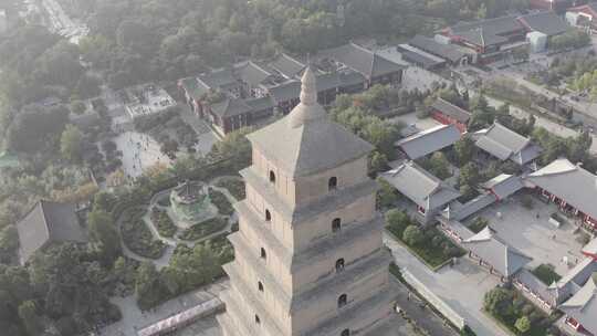 航拍视角下的西安大雁塔全景