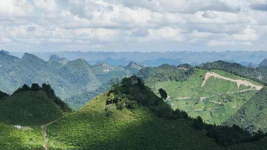 广西群山喀斯特地貌青山