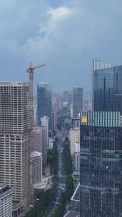 竖屏航拍湖北武汉城市暴雨来袭