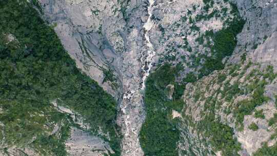 斯洛文尼亚瀑布，阿尔卑斯山|4KUHD D-LOG
非常适合颜色分级！
令人惊叹的电影无人机