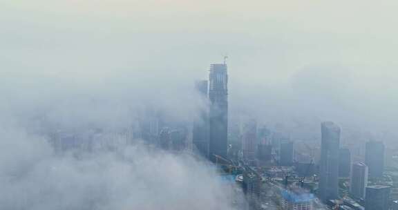 雨天高楼穿云航拍