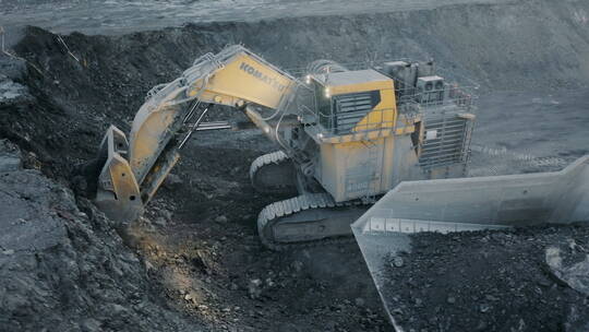 挖掘机煤炭开采