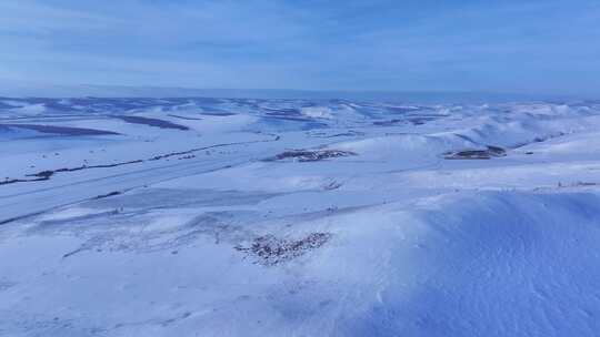 广阔无垠的雪覆盖的大地全景