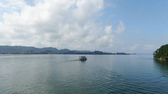 航拍浙江淳安千岛湖公路，自然美景