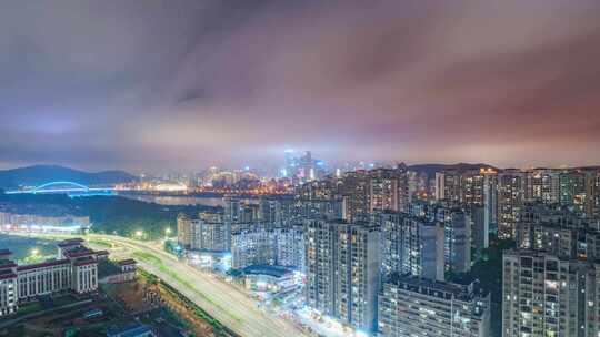 南宁柳沙城市公路繁忙车流与高楼建筑夜景