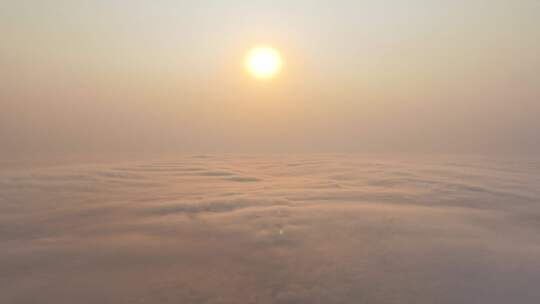 天空平流雾朝阳