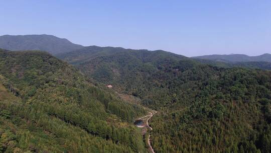 航拍东北农村秋天山区风景