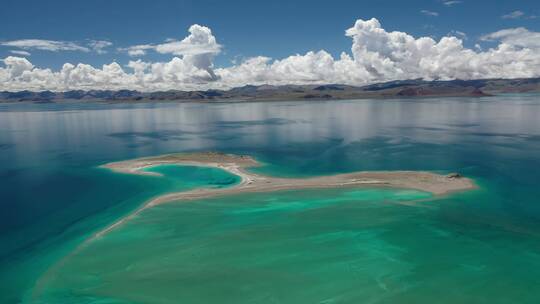 西藏扎日南木措错高原湖泊自然风光航拍视频素材模板下载