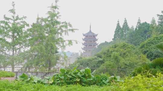 桂林日月双塔平流雾风光