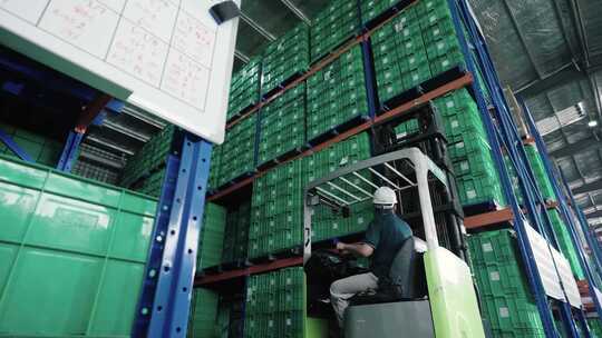 仓储叉车注塑车间生产线