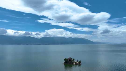 航拍云南旅游大理洱海小普陀岛屿寺庙