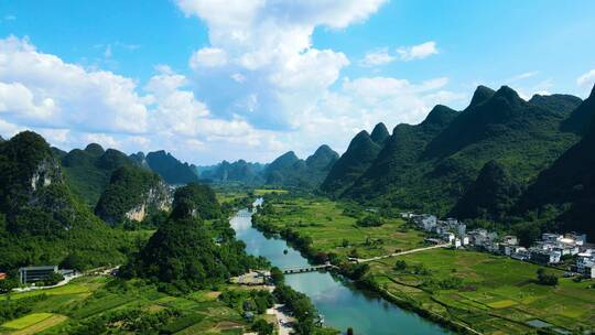 航拍广西桂林山水阳朔遇龙河田园风景