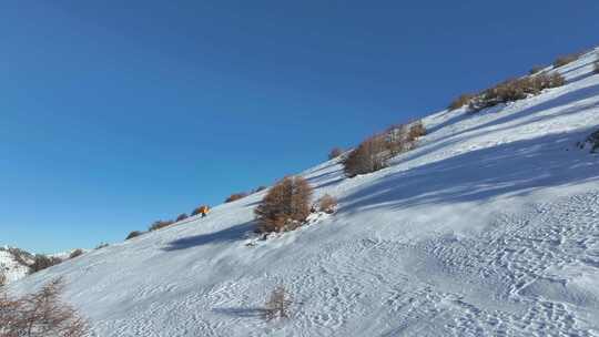 实拍登雪山画面