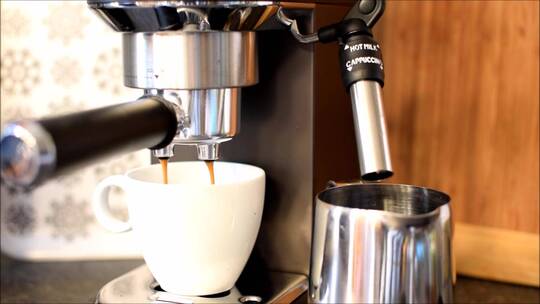煮咖啡倒咖啡喝咖啡微距特写视频背景素材