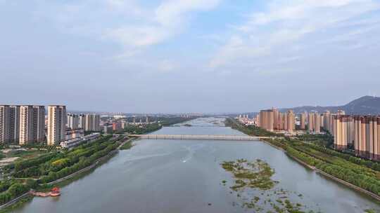 城市天际线楼房居住生态环境河流天空