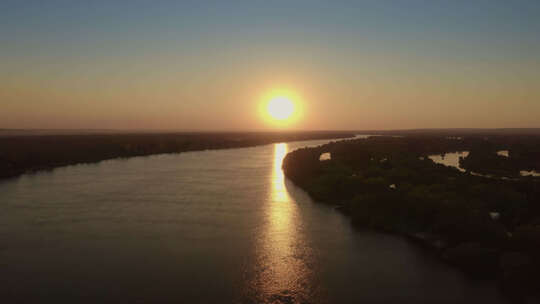 美丽河流夕阳