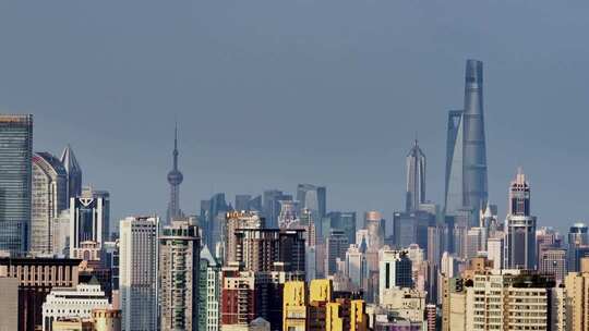 长焦航拍陆家嘴上海中心大厦