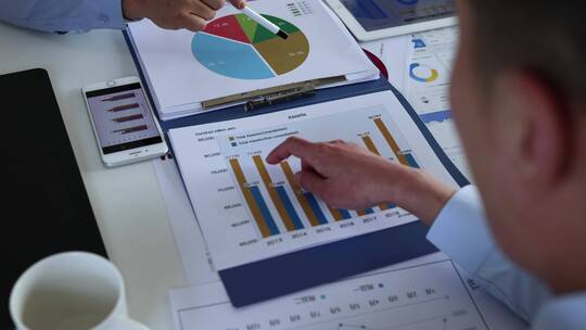 上市公司财务报表业绩数据分析视频素材模板下载