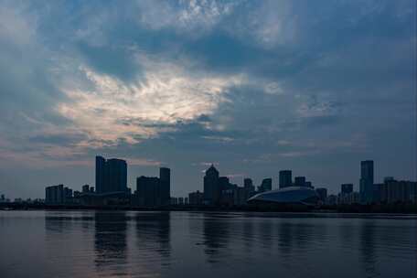 沈阳盛京大剧院雨后阴云傍晚游船日转夜延时