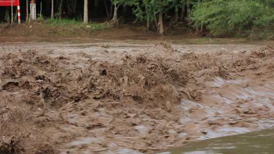 实拍暴雨后洪水 山洪  泥石流