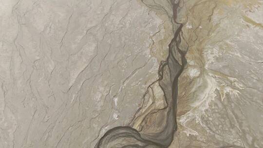 干裂的沙漠岩石裂缝