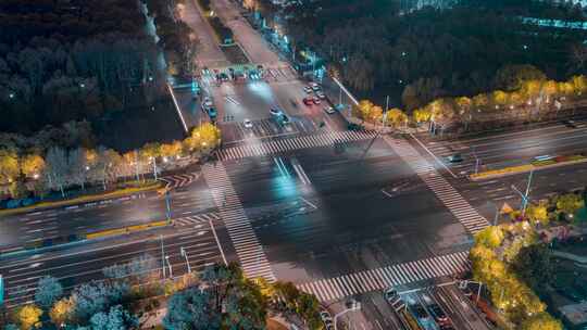 城市十字路口车流