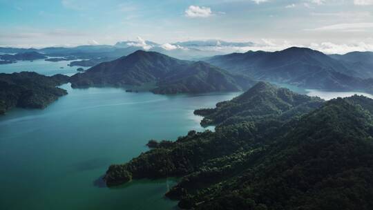 航拍青山绿水湖泊河流