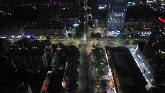 夜晚十字路口车流城市道路交通夜景城市街道