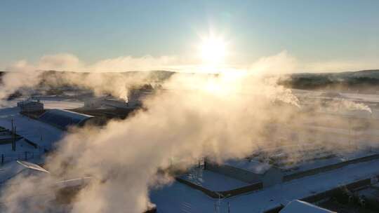 寒冬边塞雪村炊烟阳光雪霁