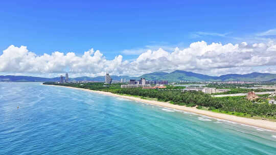 航拍蓝天白云的海南三亚市海棠湾海景酒店