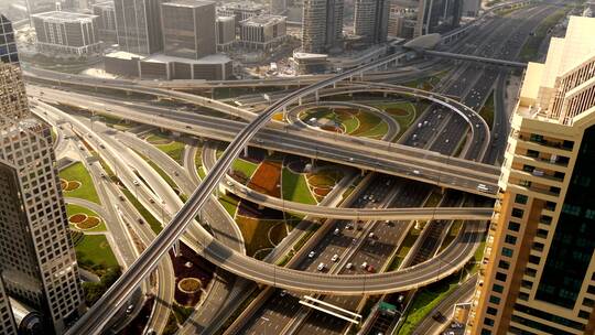 航拍迪拜的高架桥交通视频素材模板下载