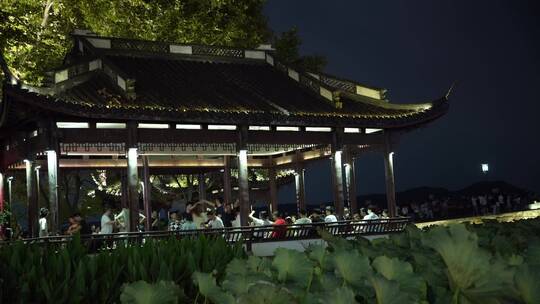 杭州西湖景区断桥夜景