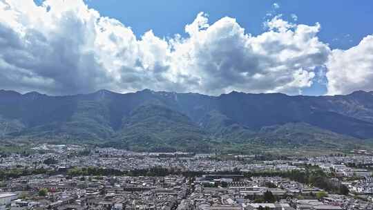 云南大理古镇苍山麦田航拍