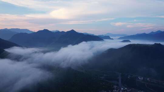 山川云海和美丽乡村航拍