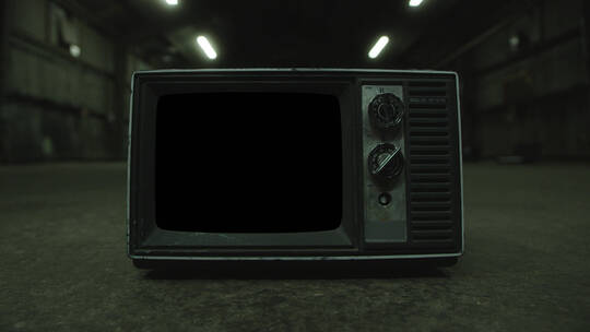 仓库环境中的老电视 (1)视频素材模板下载